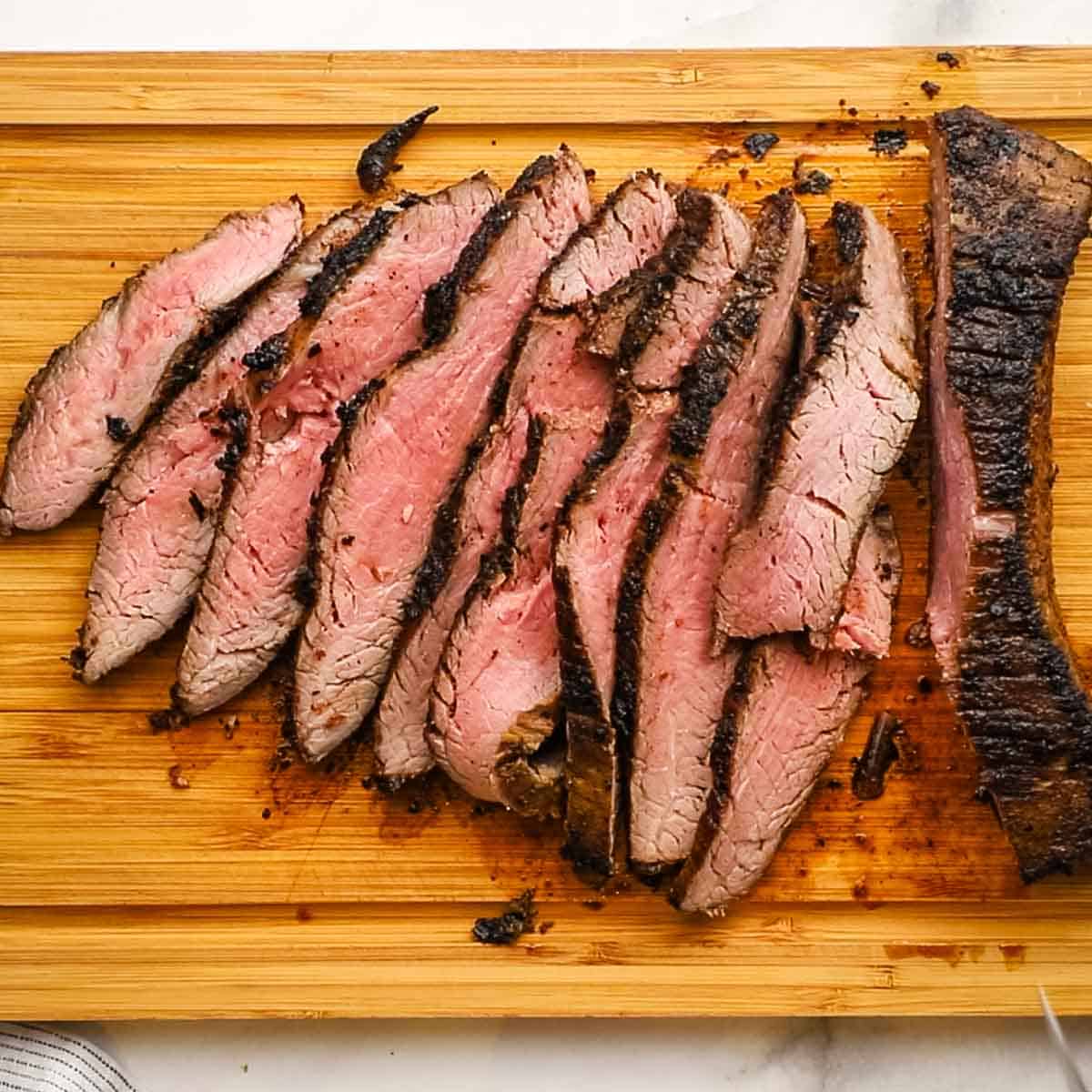 sliced steak on a cuttin g board